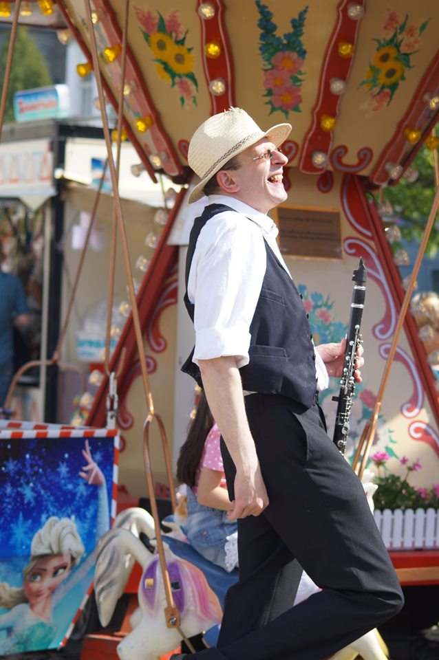 Spielfreude, Bild: Stefan Stöcklein Die Freude an der Darbietung unserer Titel kann man hier sehr gut am Klarinettisten erkennen.